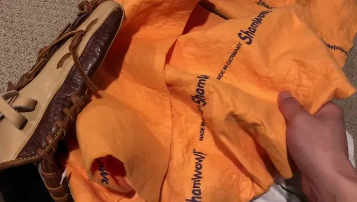 Use clean cloths to remove water from the finger pockets.