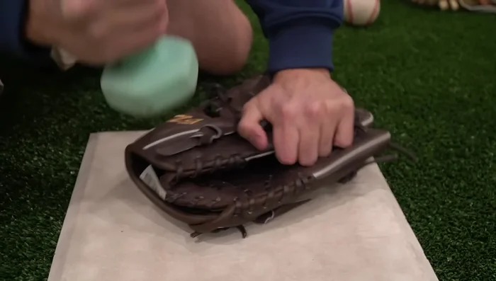 Hit the palm area focusing on the pocket area. Aim for consistent hitting around your pocket area to form a natural shape.