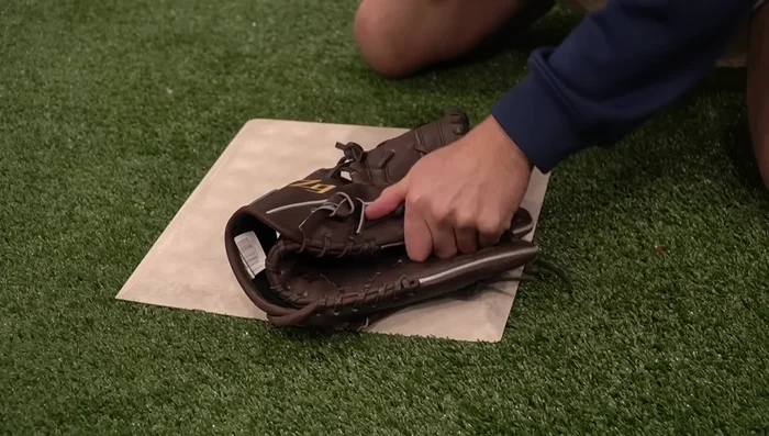 Hit the palm area focusing on the pocket area. Aim for consistent hitting around your pocket area to form a natural shape.