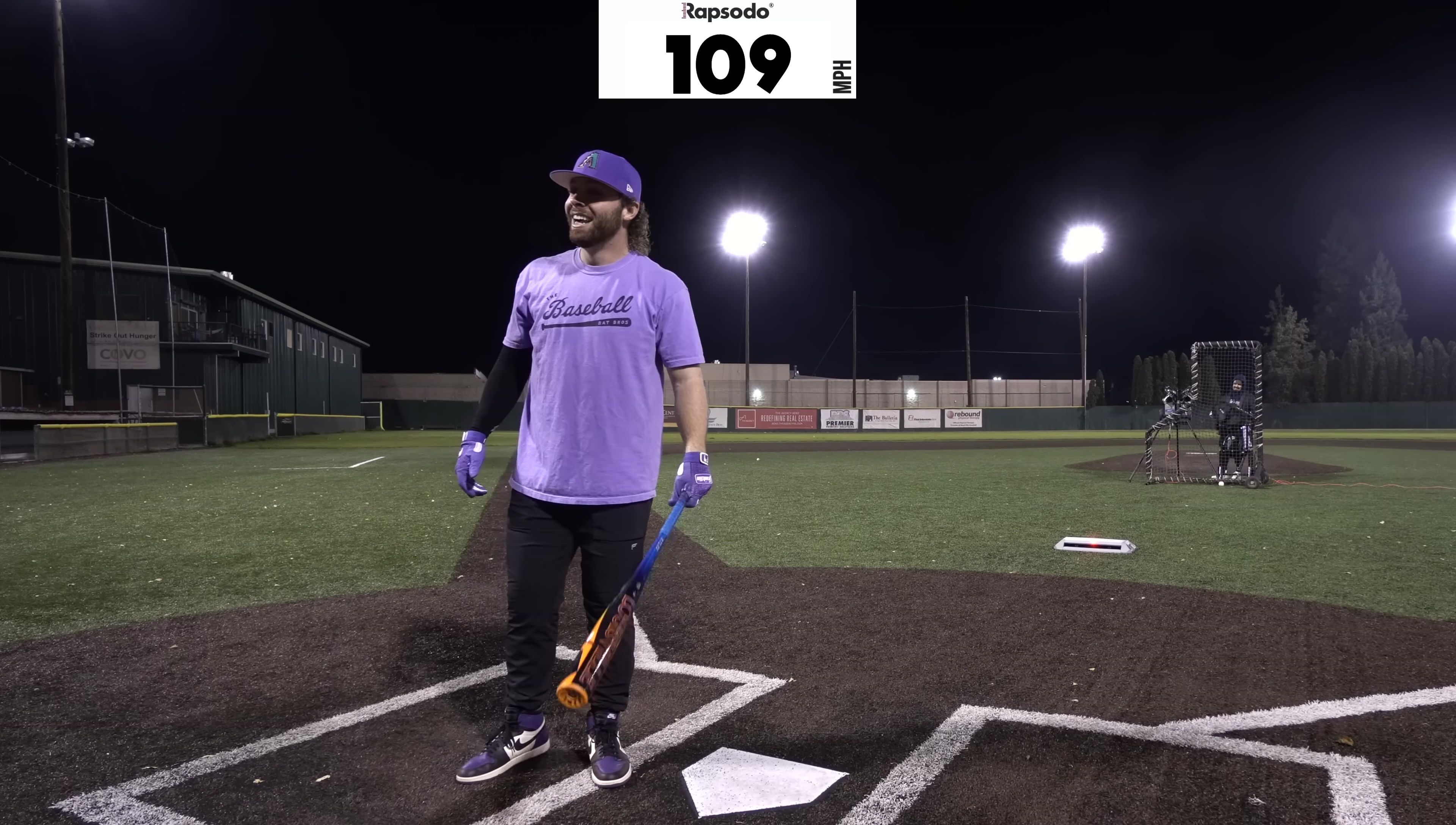 Displaying the speed and distance data of a hit using the Rawlings CLOUT AI BBCOR bat.