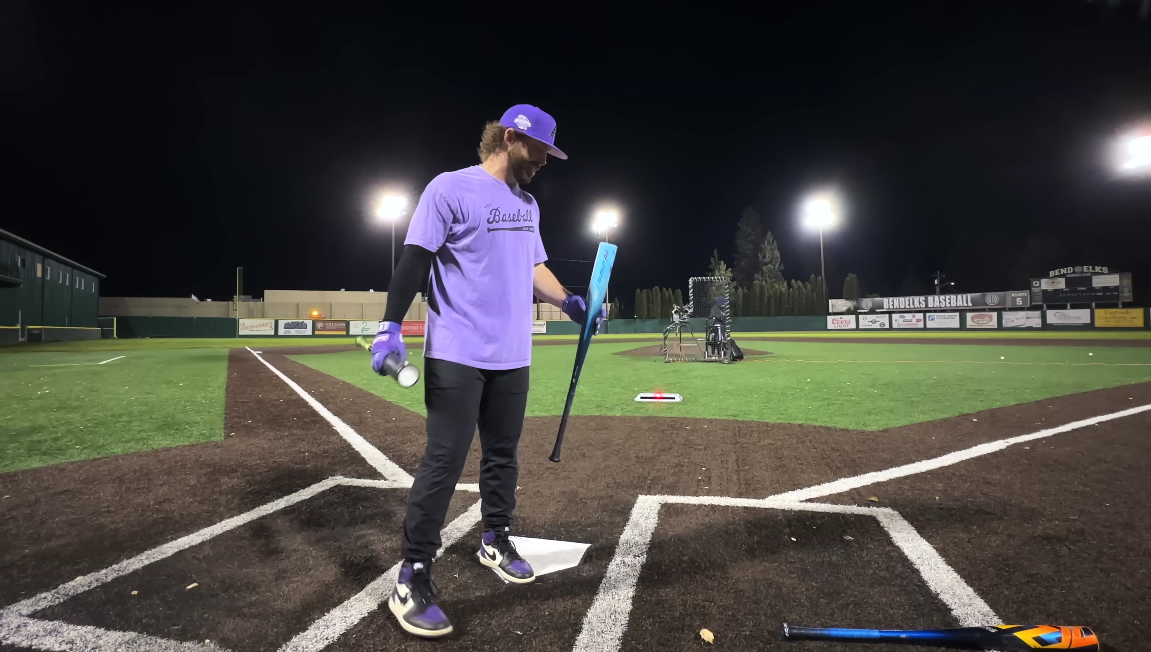 Switching from the Rawlings CLOUT AI to the Rawlings Icon bat for direct comparison.