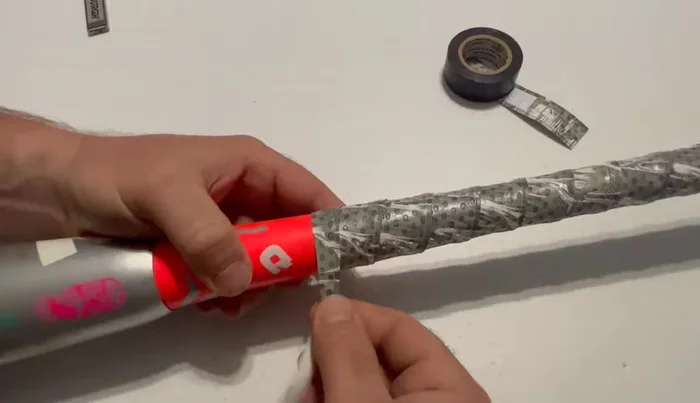 Secure the end of the grip by wrapping it tightly to ensure it is straight.