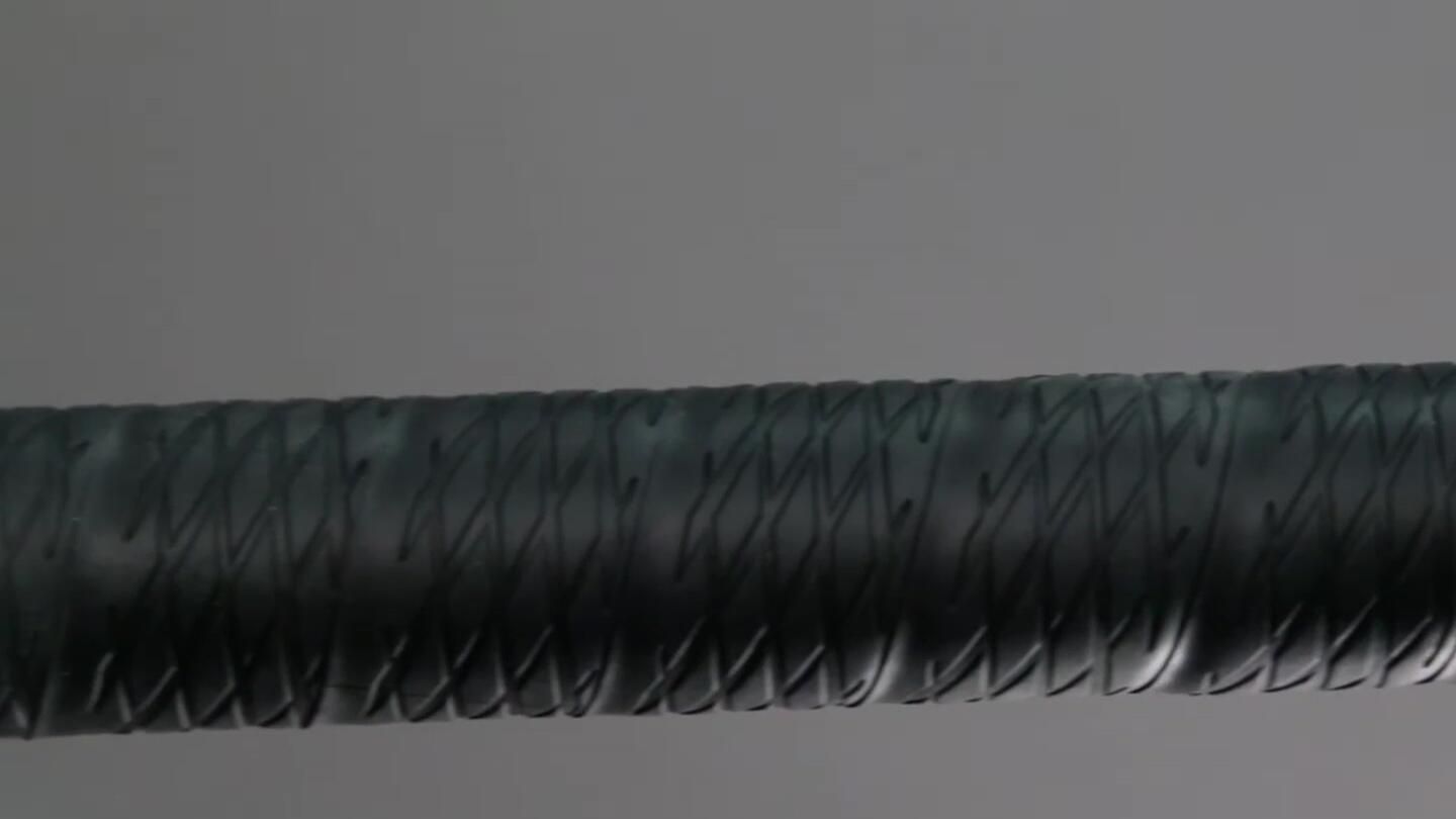 Image emphasizing the balanced design of the bat.