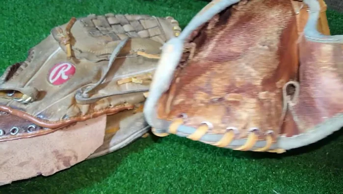 Clean and condition the glove: Prepare the glove for the repair by cleaning and conditioning the leather.