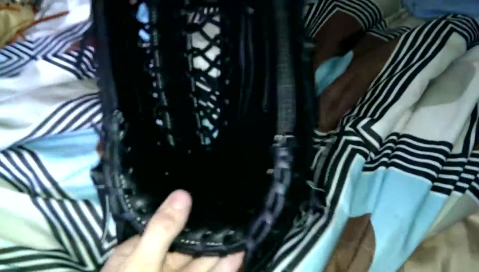 Comparison of the heel with another glove