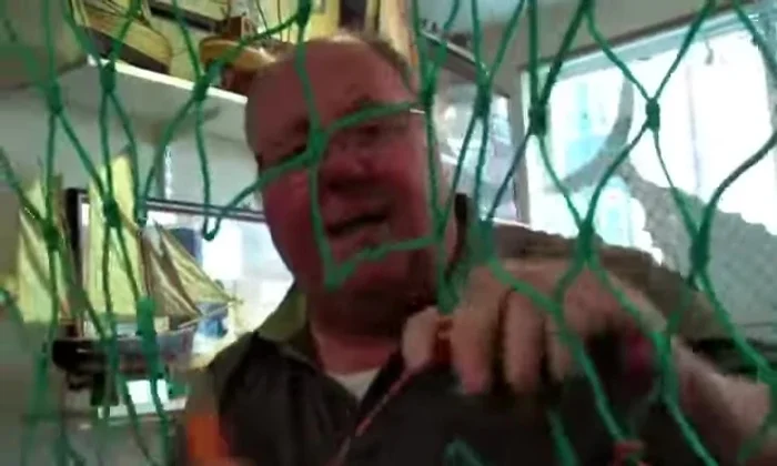 Continue picking up meshes to the right, securing each one with a hitch around the back.