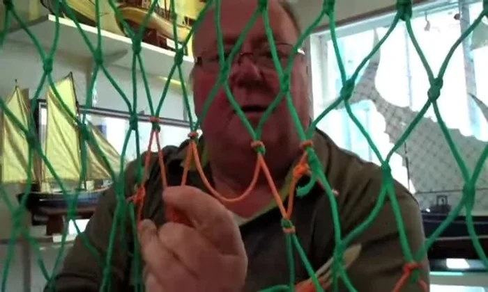 Repeat steps 2-6, now working to the left, until the hole is closed. 