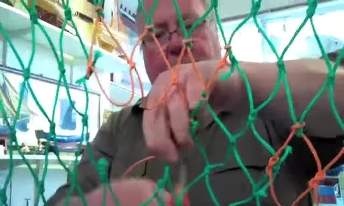 Finish with a double hitch to secure the final halfer.