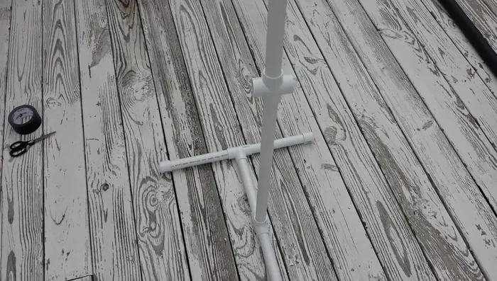 Attach the cross-connector to the central post for height adjustment.