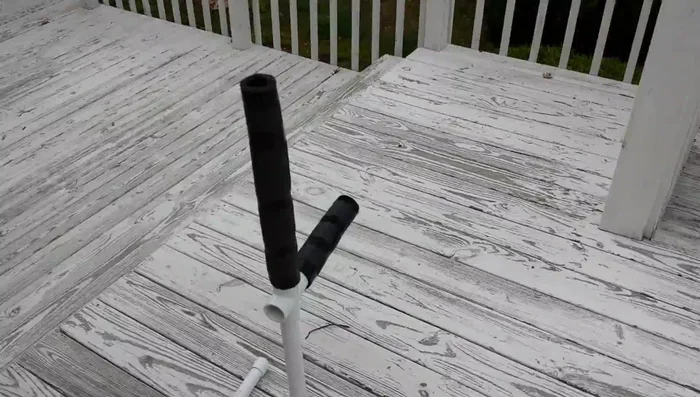 Cut the central post at the final marked height.