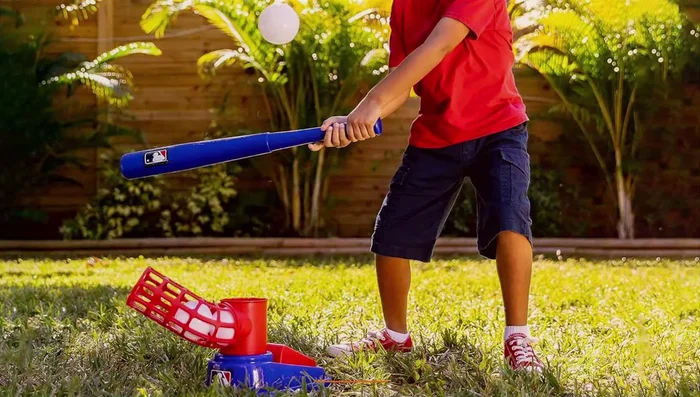 Review of Franklin Sports Baseball Pitching Machine - Simple, compact, and portable machine ideal for young players. Adjustable pitching angle and includes six durable plastic baseballs.