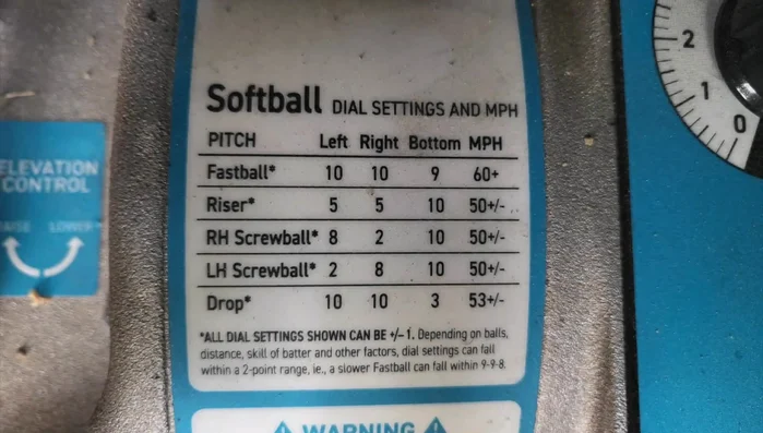 Set the speed of the pitching wheels (recommended: same speed for a regular fastball, between 4 and 7).