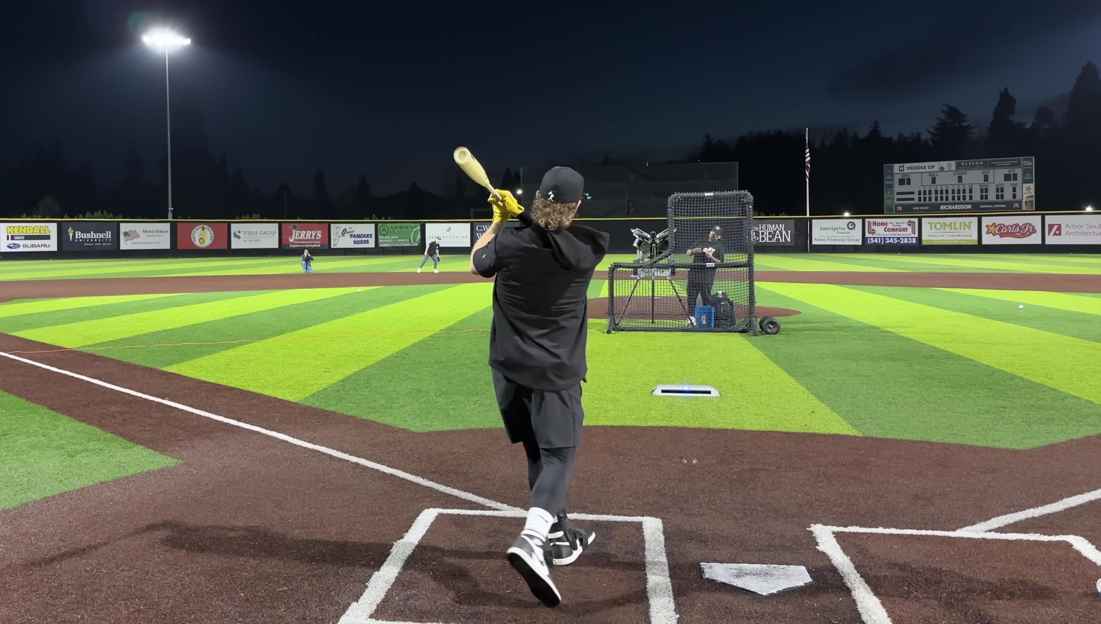 Player hitting the Rawlings Icon.