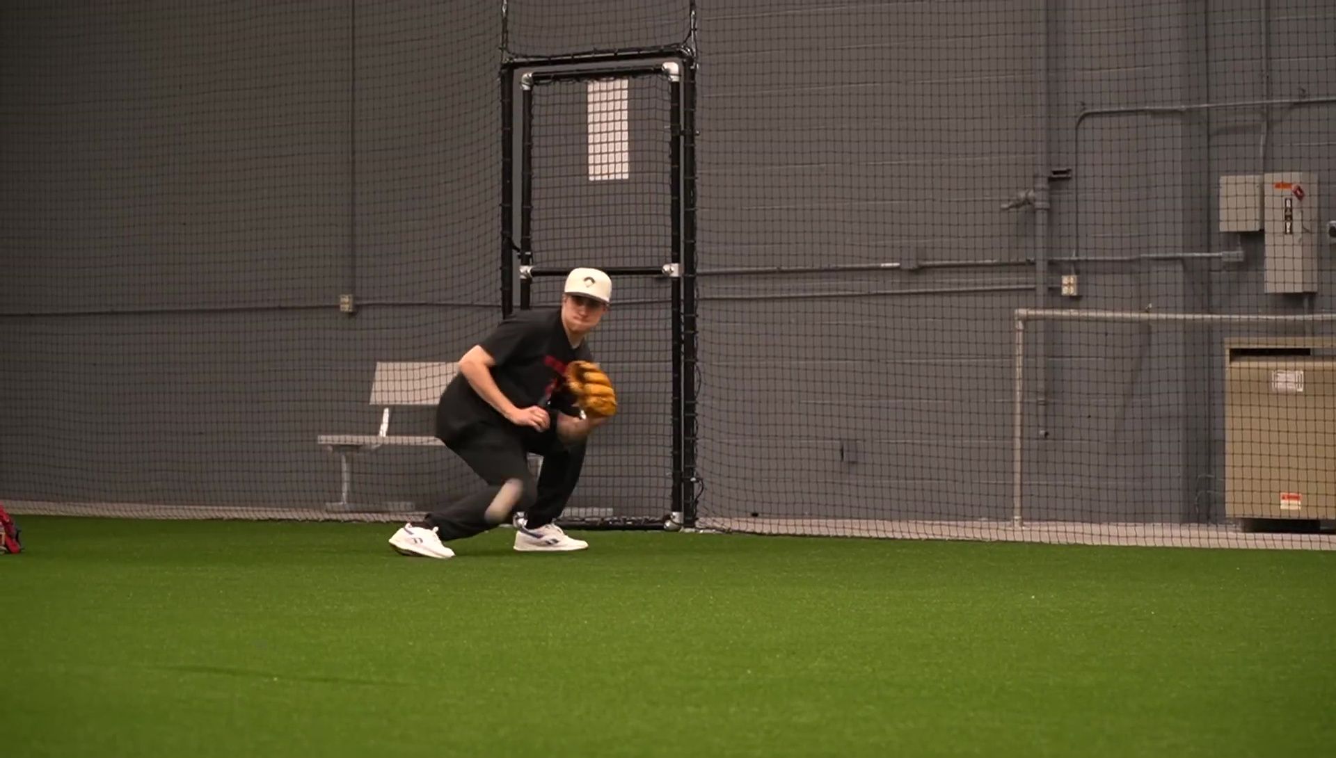 The speaker summarizing the key features of the Rawlings PRO200.
