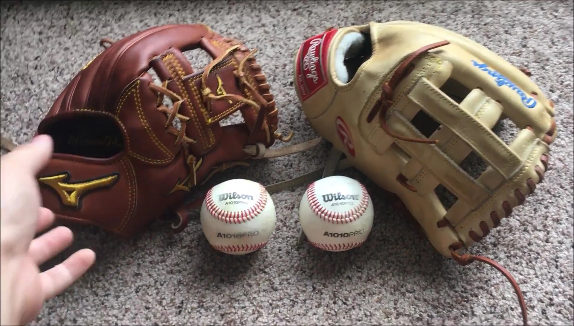 Close-up shot of the Mizuno Pro Limited glove leather.