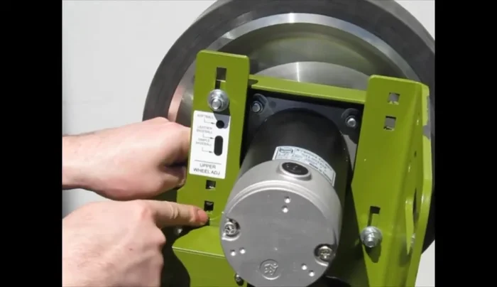 Before tightening, hold the motor up so it rests at the top of the bottom slots (not the top slot).