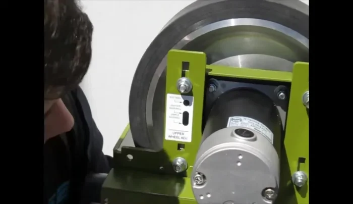 Before tightening, hold the motor up so it rests at the top of the bottom slots (not the top slot).