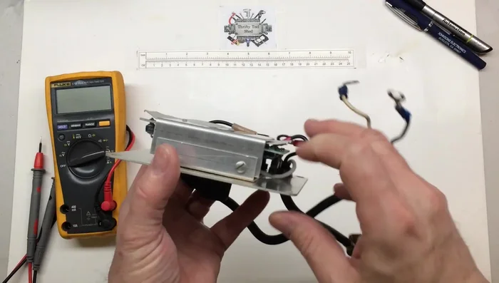 Check the power supply (120V input) and fuse.