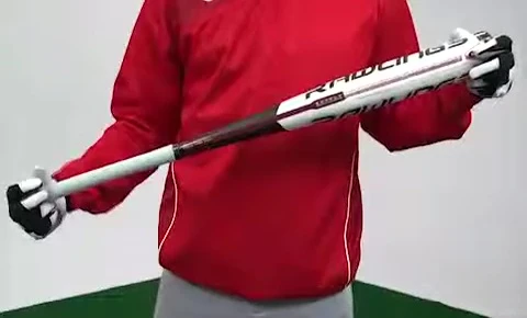 Illustration emphasizing the larger barrel and sweet spot size