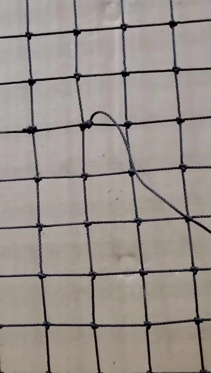 Trim the excess string close to the knots.