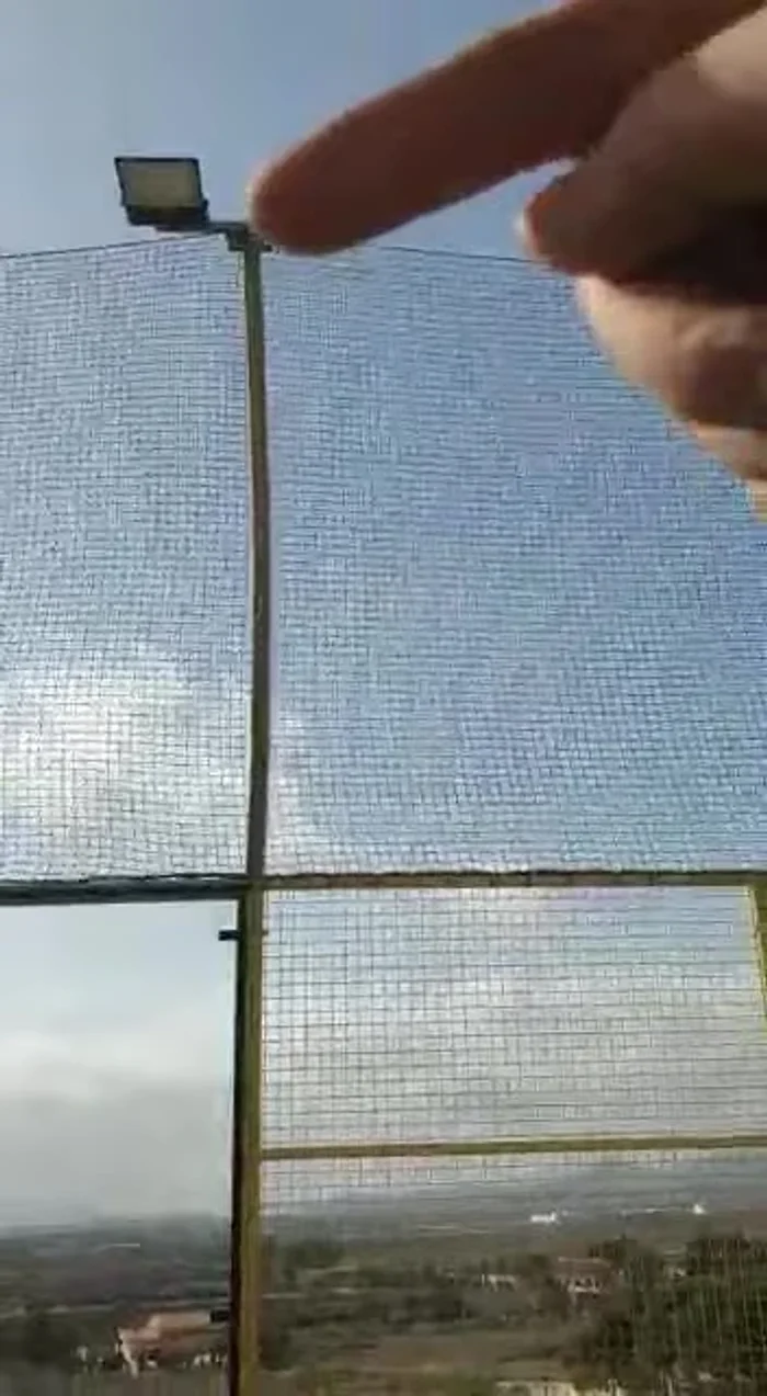 Repeat steps for each corner. Remember that for lamp posts, the cable ties are for minor cable support. The main stability comes from the top post fixings.