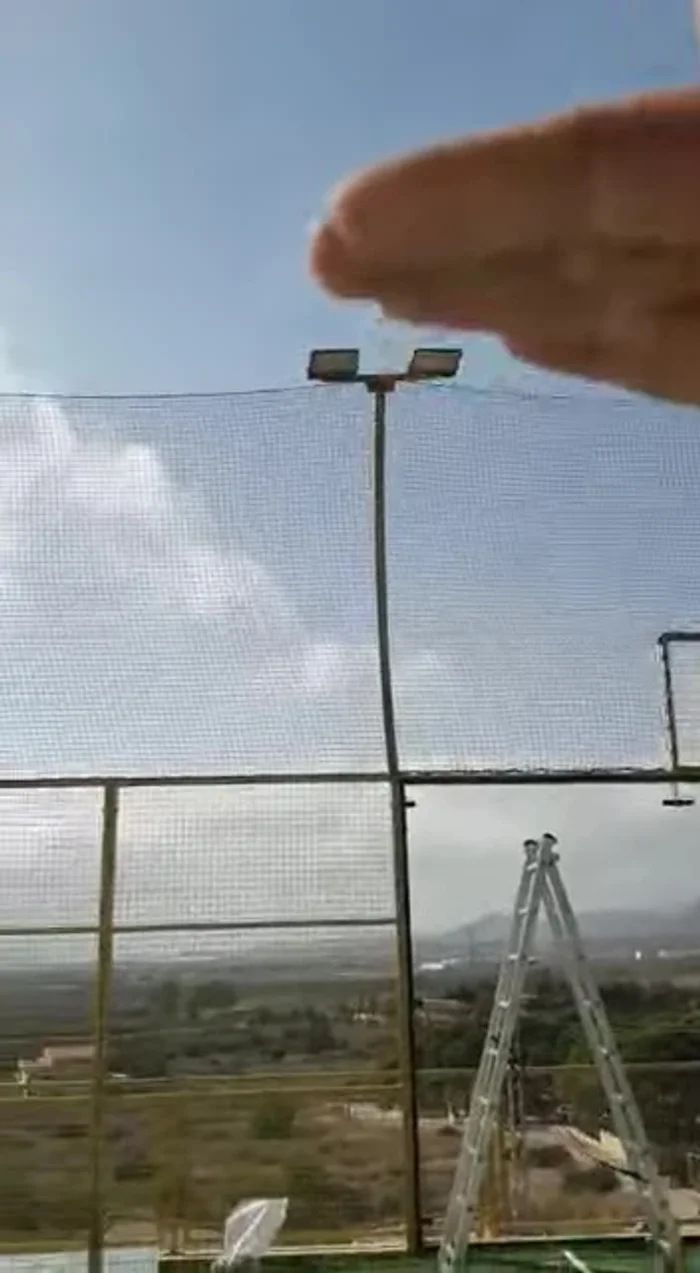 Secure the cable to the main post's top fixing mechanism (specialized fixing on the top of the post).