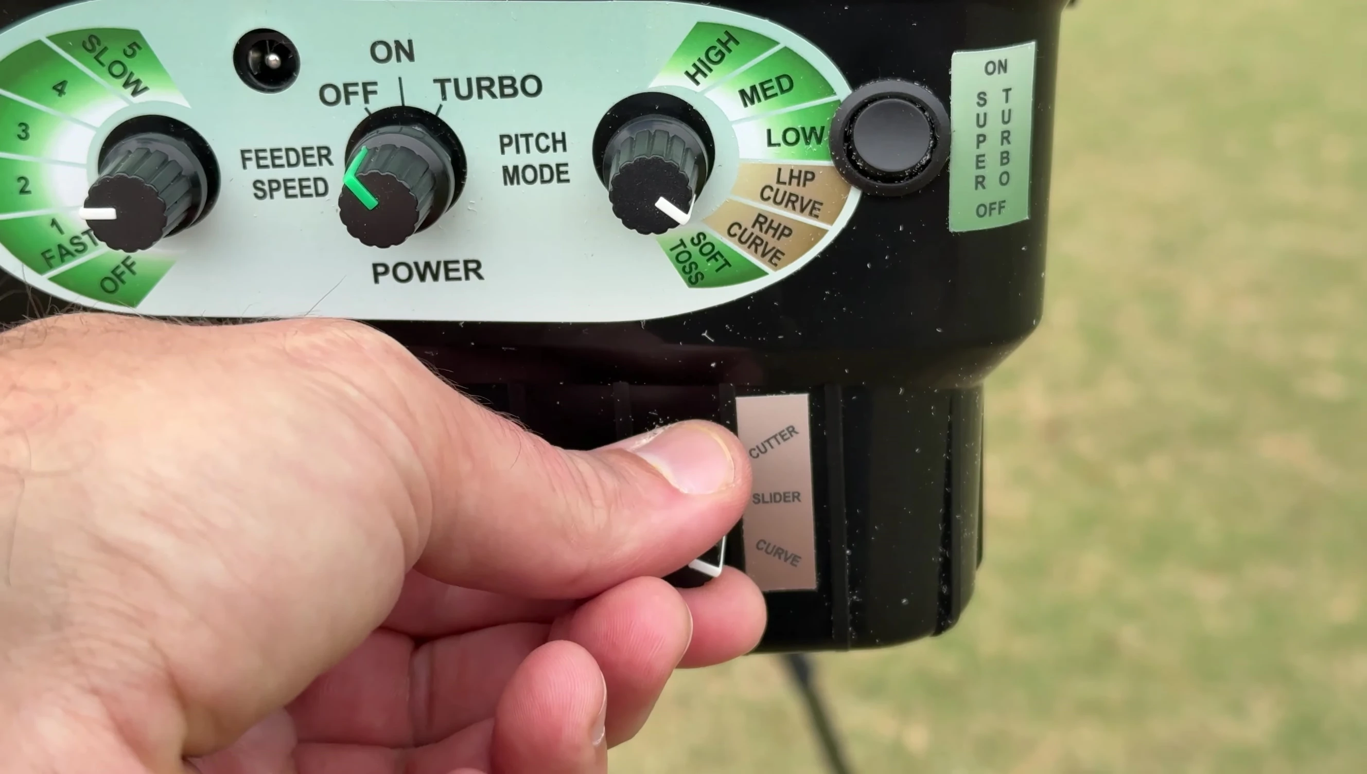 Demonstration of the MaxBP Pro throwing sliders.