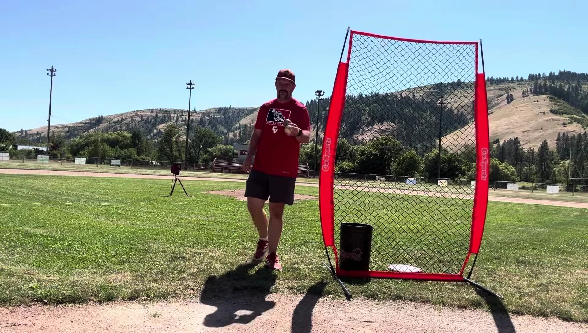Demonstration of front toss practice using the I-screen.