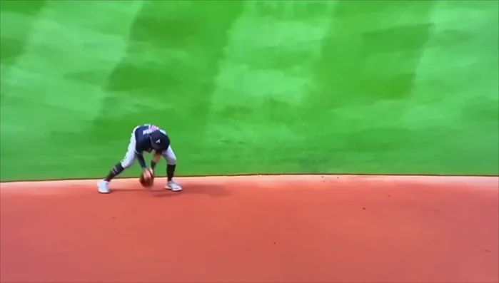 Right-Left Throw: Use either two or four steps to throw, depending on the speed of the ball and the runner. Faster runners require fewer steps.