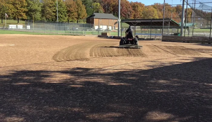 Adjust the nail drag depth to create grooves without digging too deep.