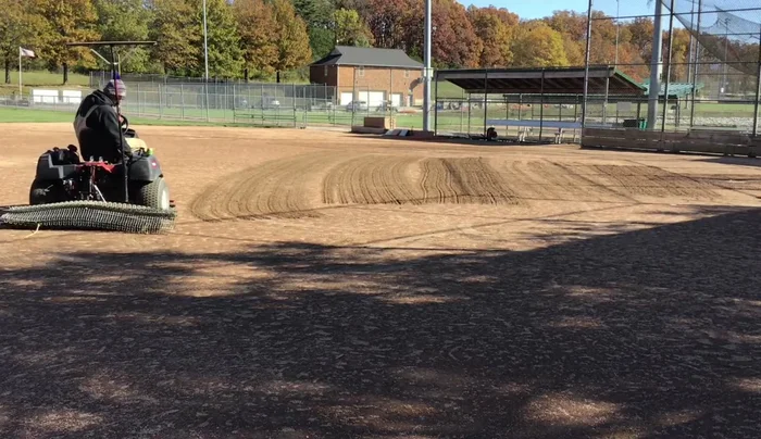 Adjust the nail drag depth to create grooves without digging too deep.